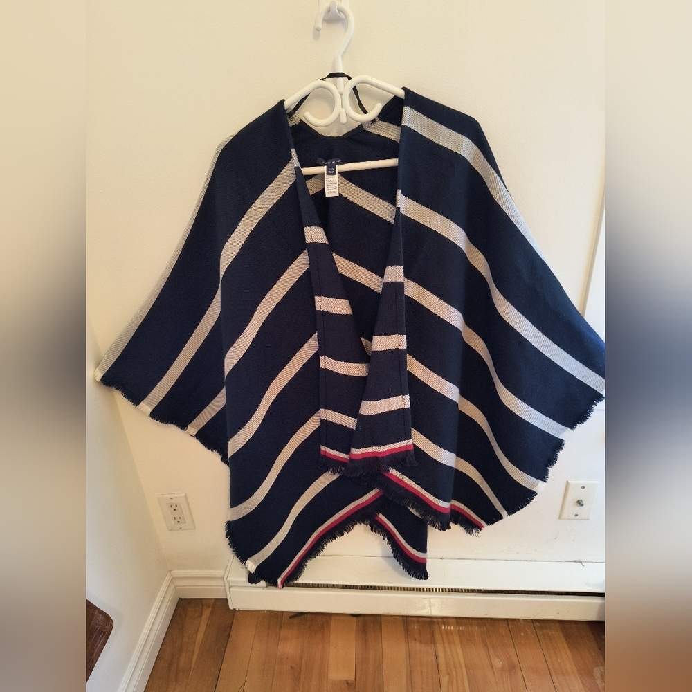 Tommy Hilfiger cape. Size OS. Color Navy blue and white. Great condition.